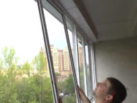 Как вынуть створку окна на лоджии